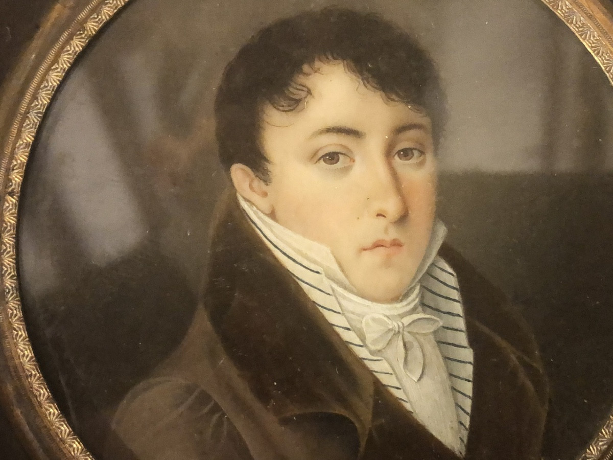 École Française -Début XIXeme -Miniature sur ivoire Portrait en Buste d’un Jeune Homme -photo-2