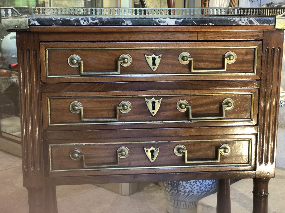 Louis XVI Style Mahogany Coffee Table, Also Known As A "chiffonnière" Table, 18th Century -photo-4