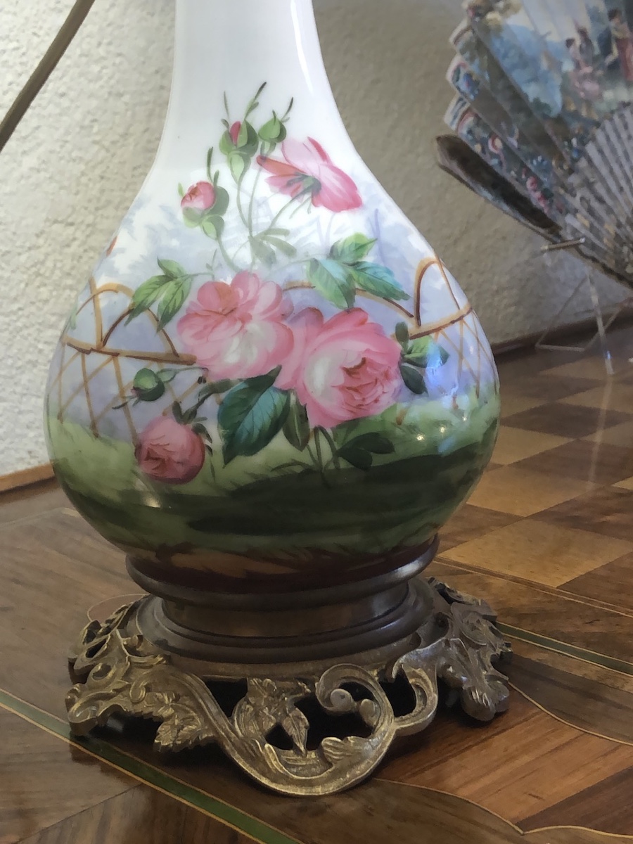 Lampe à pétrole en porcelaine décorée époque fin XIX eme -photo-3