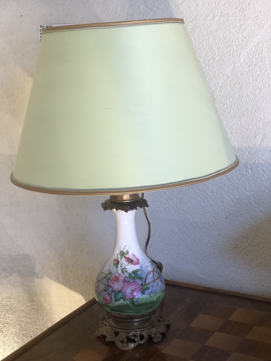 Lampe à pétrole en porcelaine décorée époque fin XIX eme -photo-3