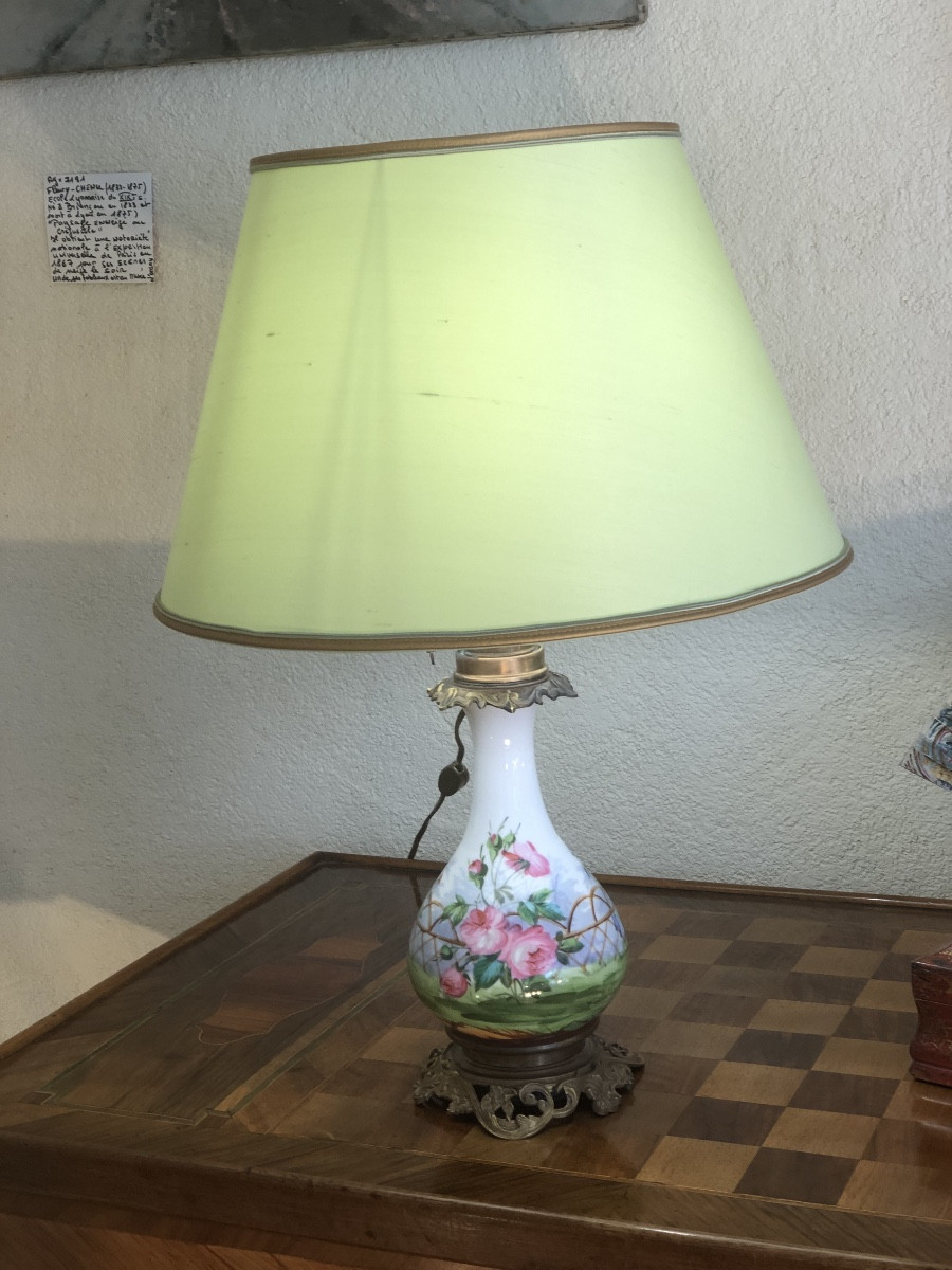 Lampe à pétrole en porcelaine décorée époque fin XIX eme 
