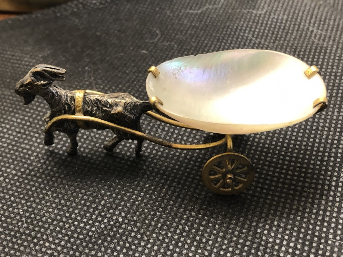 Petit porté-dé en métal doré et argenté vers 1880