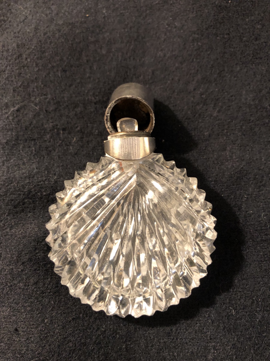 Salt Flask In Cut Crystal From The 19th Century-photo-2