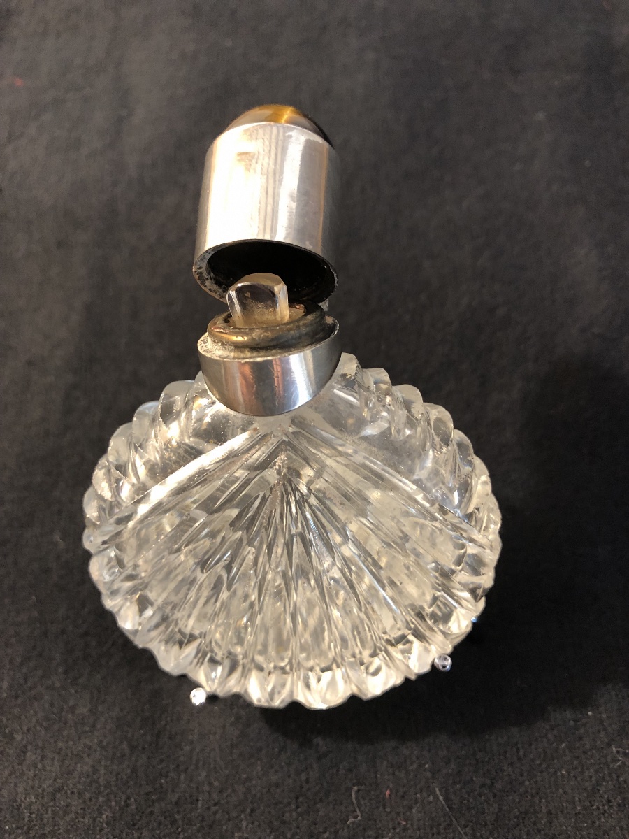 Salt Flask In Cut Crystal From The 19th Century