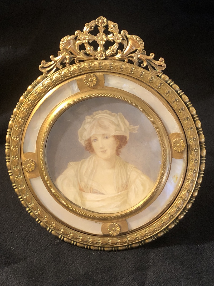 Miniature Painted On Ivory Depicting A Young Woman 19th Century