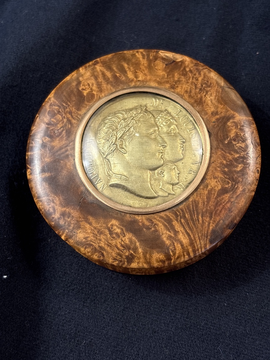 Boîte en loupe avec le profil de Napoléon 1er , Marie Louise , le Roi de Rome  en laiton XIX e-photo-3