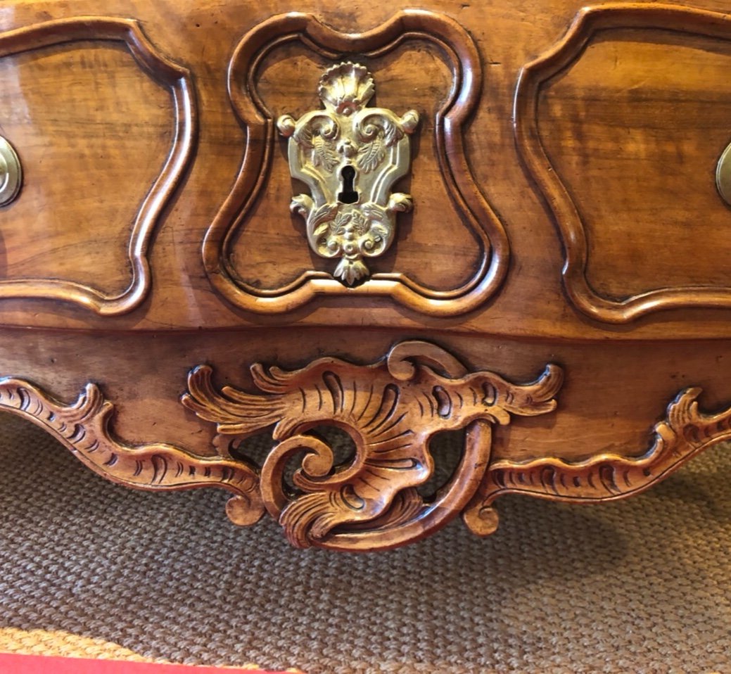 Commode Provençale dite «Sauteuse » Nimoise en Noyer 1 ère Moitié Du XVIII Eme Siècle -photo-4