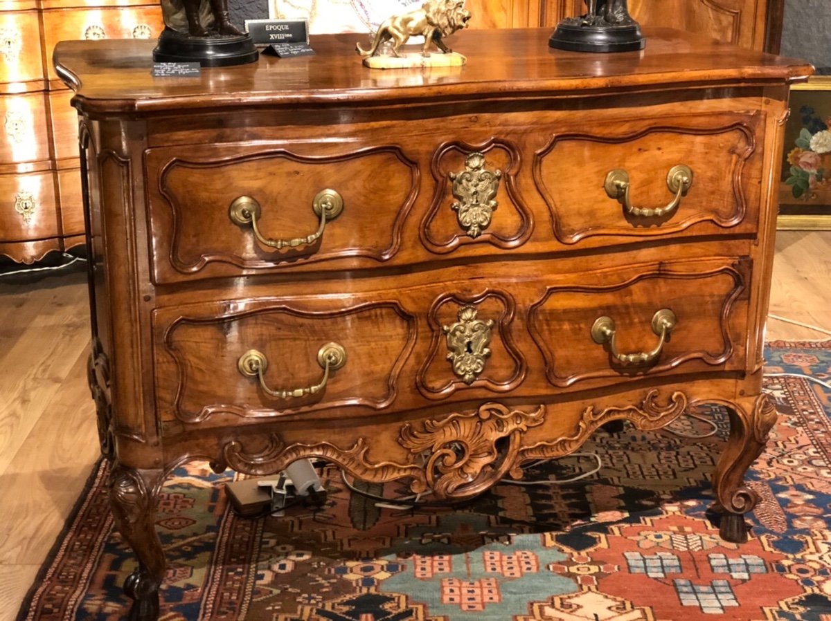 Commode Provençale dite «Sauteuse » Nimoise en Noyer 1 ère Moitié Du XVIII Eme Siècle 