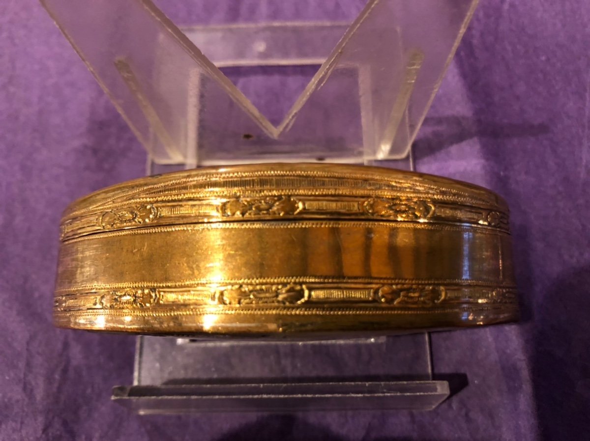 Boîte Ovale En Nacre , Pomponne Et Argent  XVIII éme Siècle -photo-1