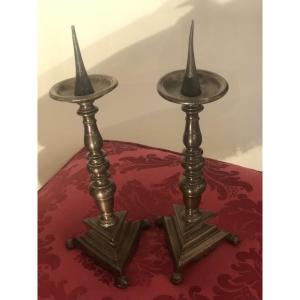Paire de pique-cierges en bronze époque XVII eme 