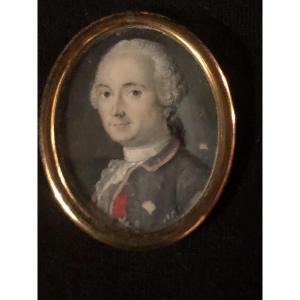 École Française du XVIII eme : Portrait en buste d’un homme de qualité en miniature 
