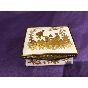 Rectangular Box In White And Gold Enameled Metal XVIII Eme Century