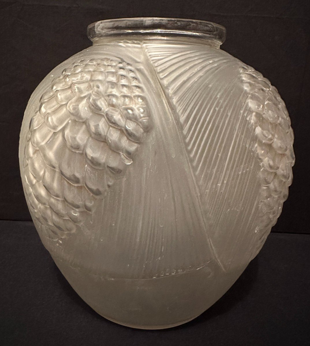 Vase Art Déco Aux Pommes De Pin Par Henri Dieupart vers 1925