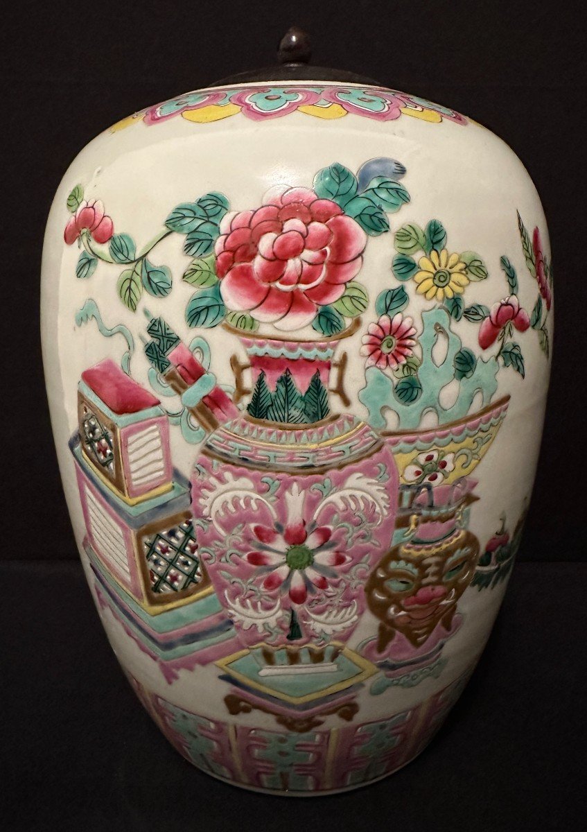 China Porcelain Vase Covered Ginger Pot Famille Rose Canton Late 19th Century