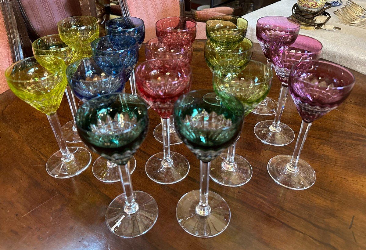 17 Verres En Cristal De Couleur à Vin Du Rhin Roemer Val Saint Lambert