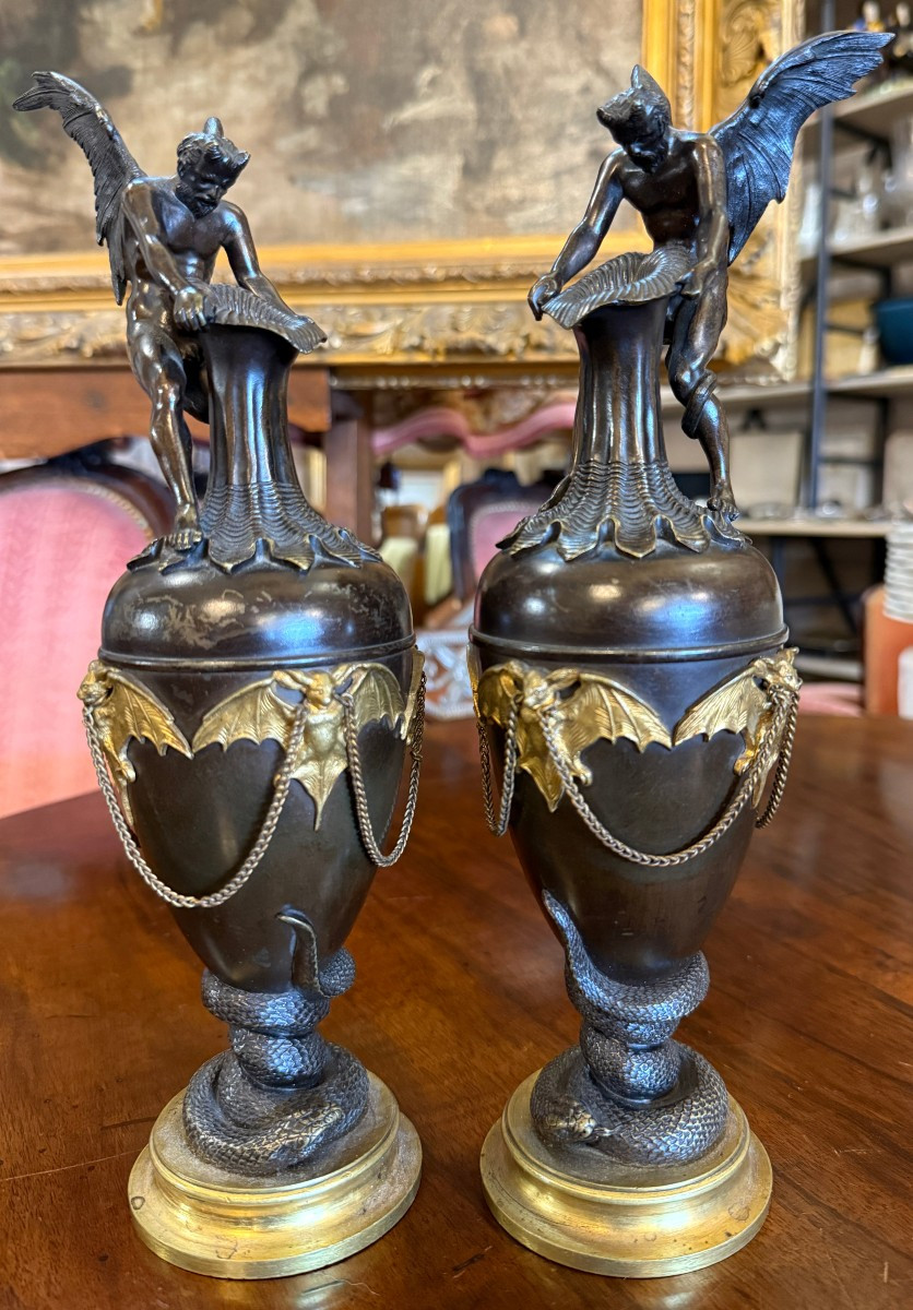 Paire de vases bronze aux chauves-souris par Jean Jacques FEUCHERE fin XIXème