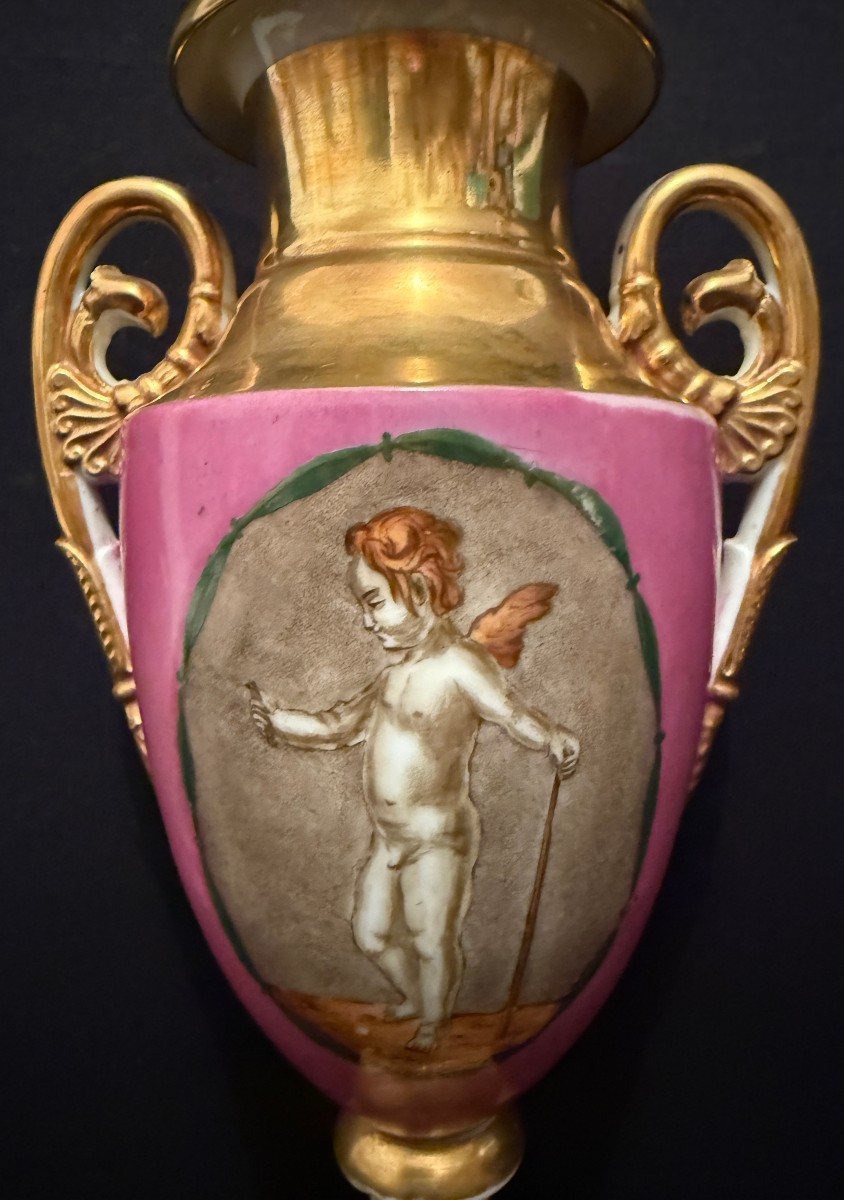 Paire de vases Empire en porcelaine de Paris au décor à l'antique époque Restauration vers 1820-photo-4