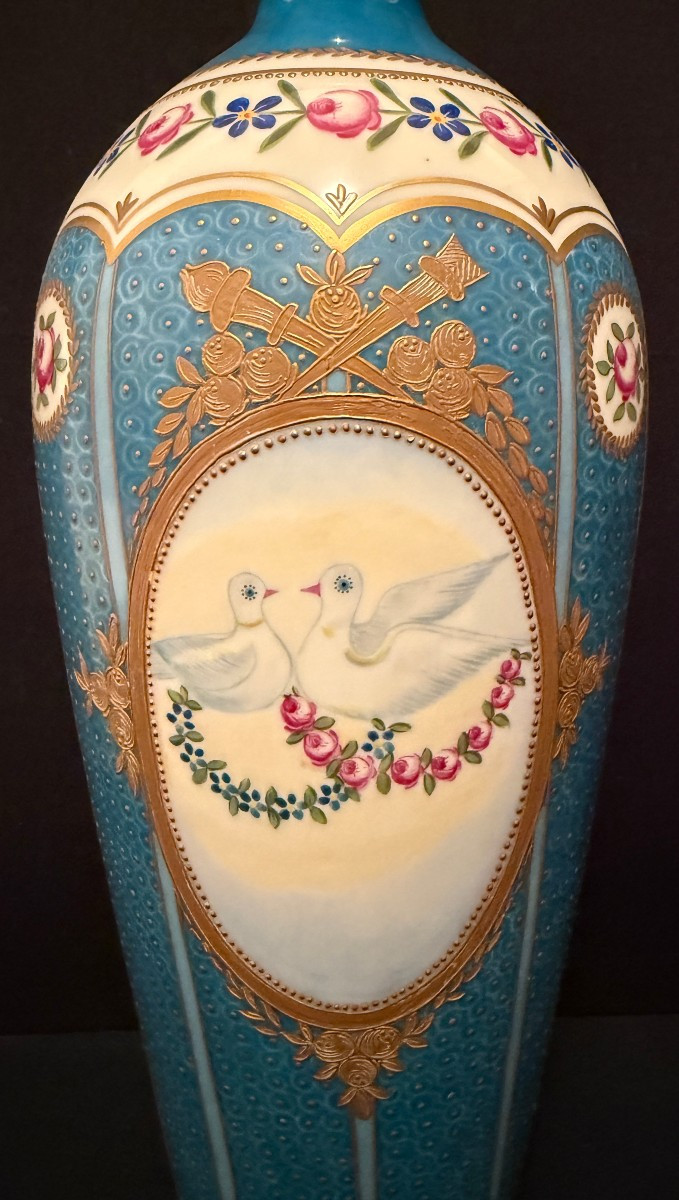 Grand vase aux colombes dans le goût de Sèvres Porcelaines d' Art Limoges-photo-3