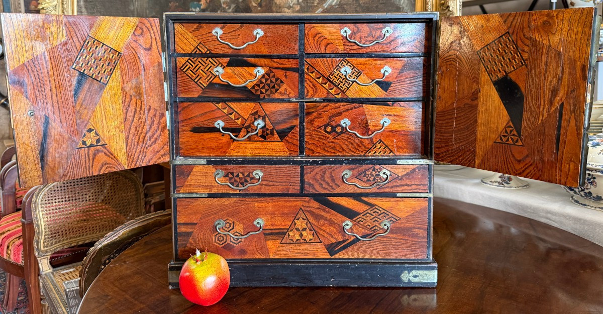 Cabinet en laque du Japon  , marqueterie Yosegi et nacre fin XIXème-photo-2