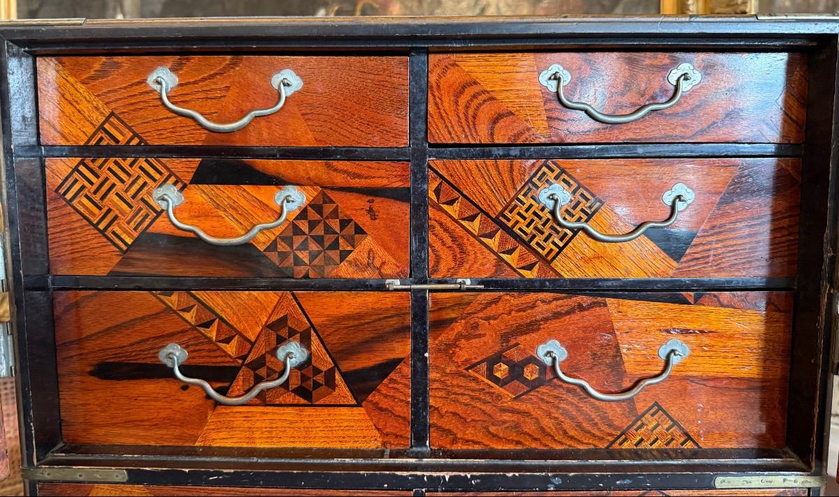 Cabinet en laque du Japon  , marqueterie Yosegi et nacre fin XIXème-photo-3
