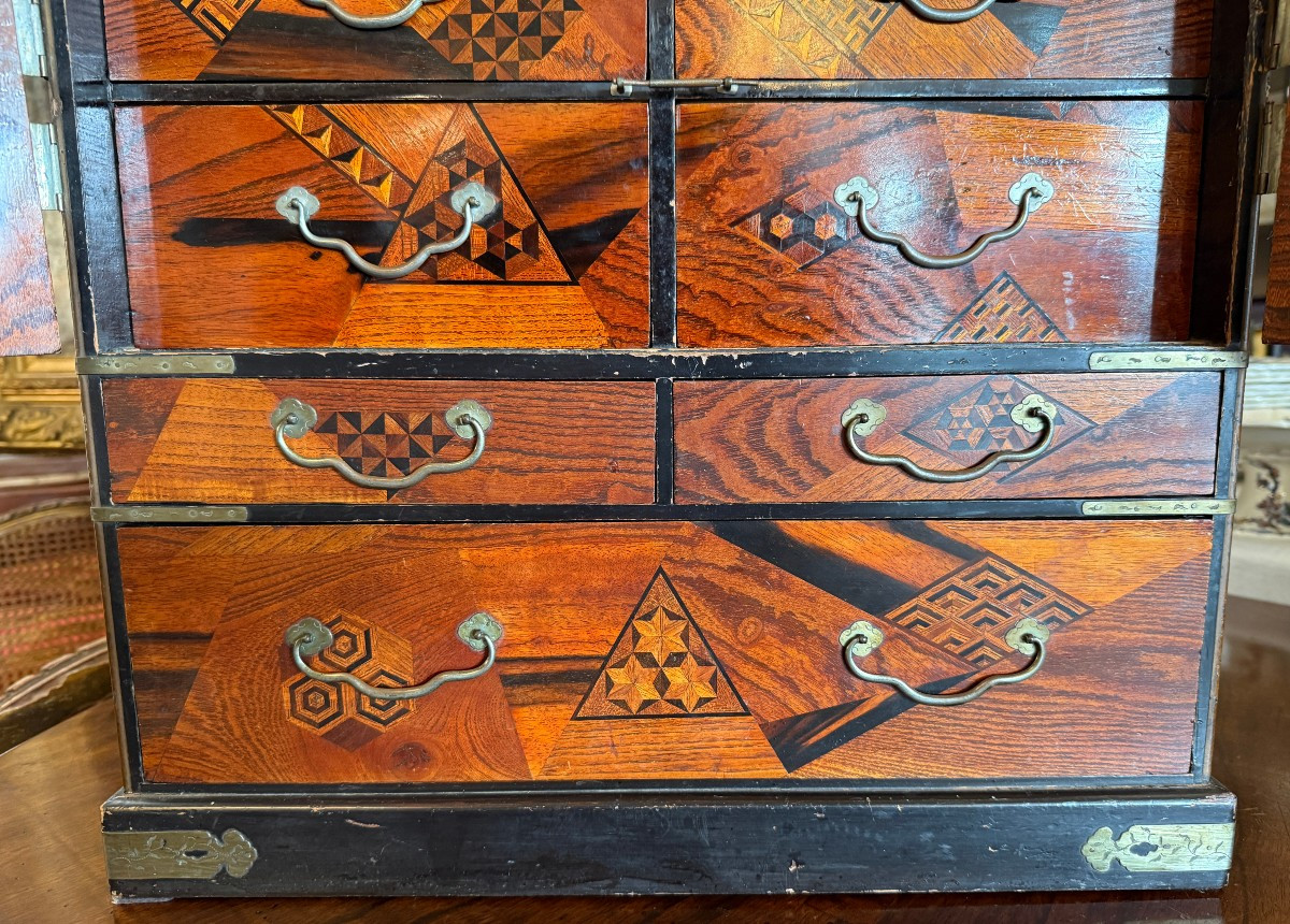 Cabinet en laque du Japon  , marqueterie Yosegi et nacre fin XIXème-photo-4