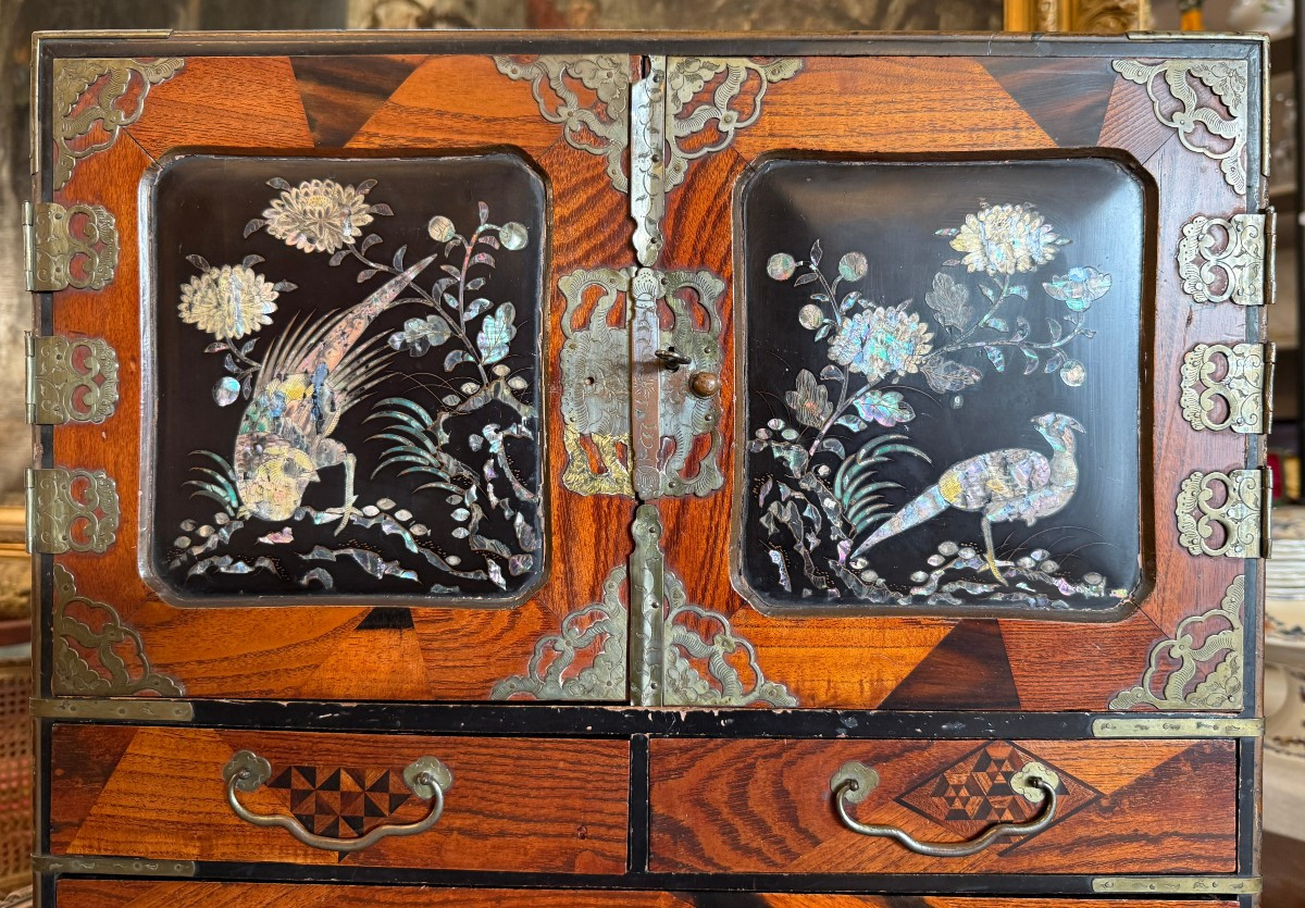 Cabinet en laque du Japon  , marqueterie Yosegi et nacre fin XIXème-photo-1