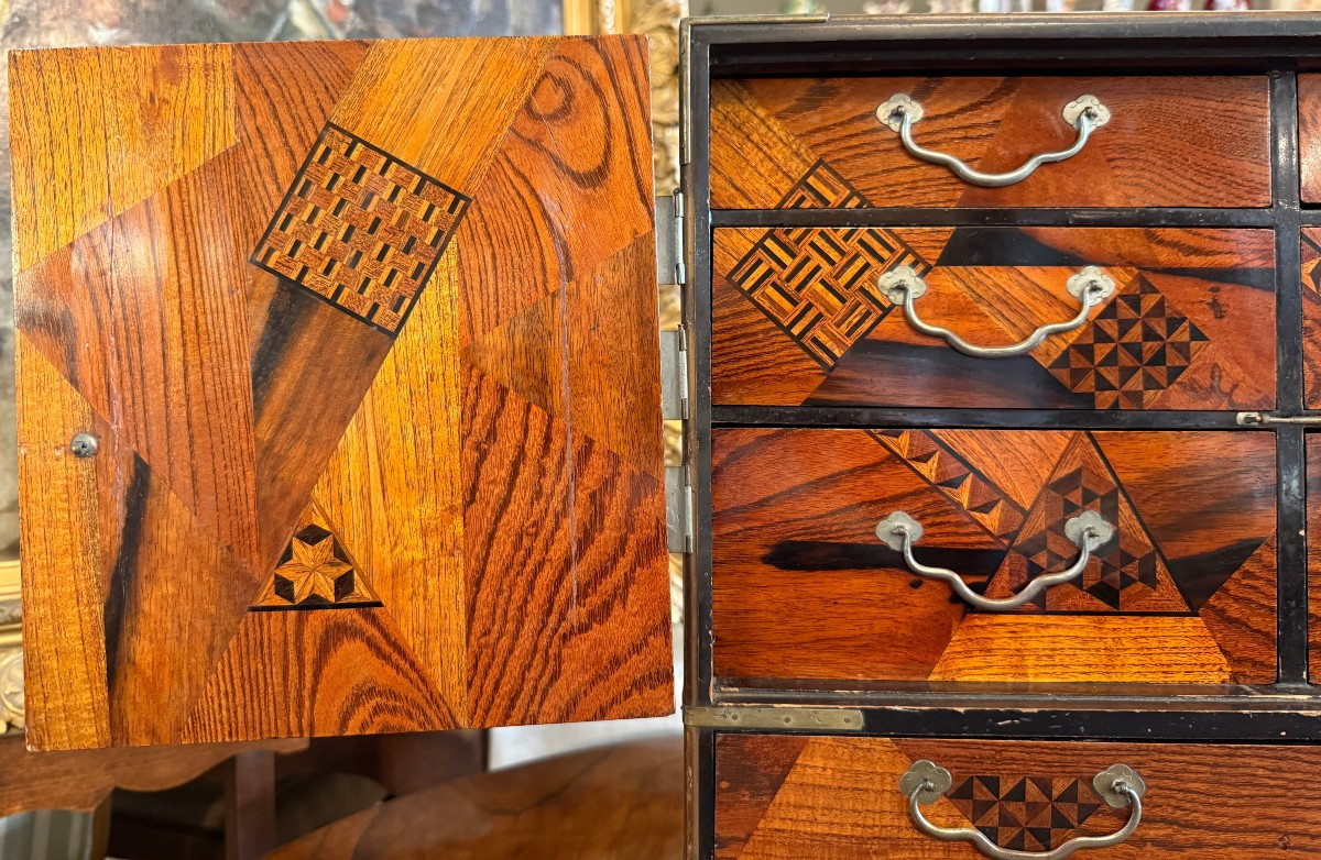 Cabinet en laque du Japon  , marqueterie Yosegi et nacre fin XIXème-photo-3