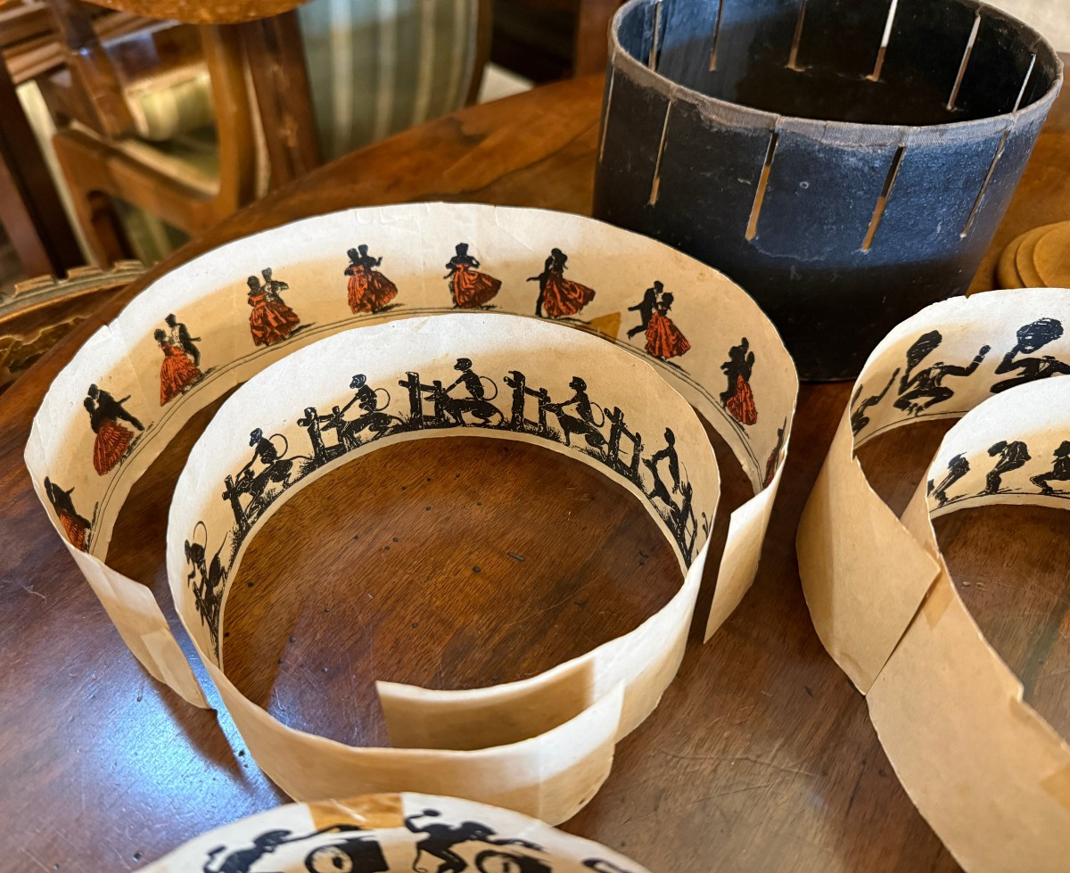 Zootrope d'après George Horner avec 12 bandes d'animation vers 1850-photo-2