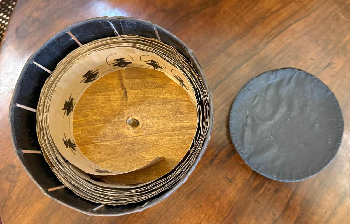 Zootrope d'après George Horner avec 12 bandes d'animation vers 1850-photo-7