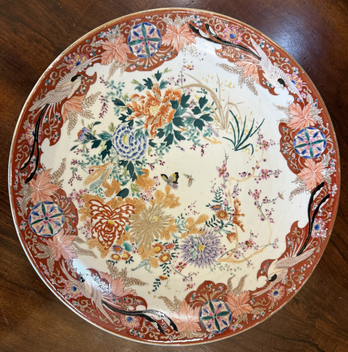 Japon grand plat en porcelaine de Kutani époque Meiji fin XIXème 37,5 cm