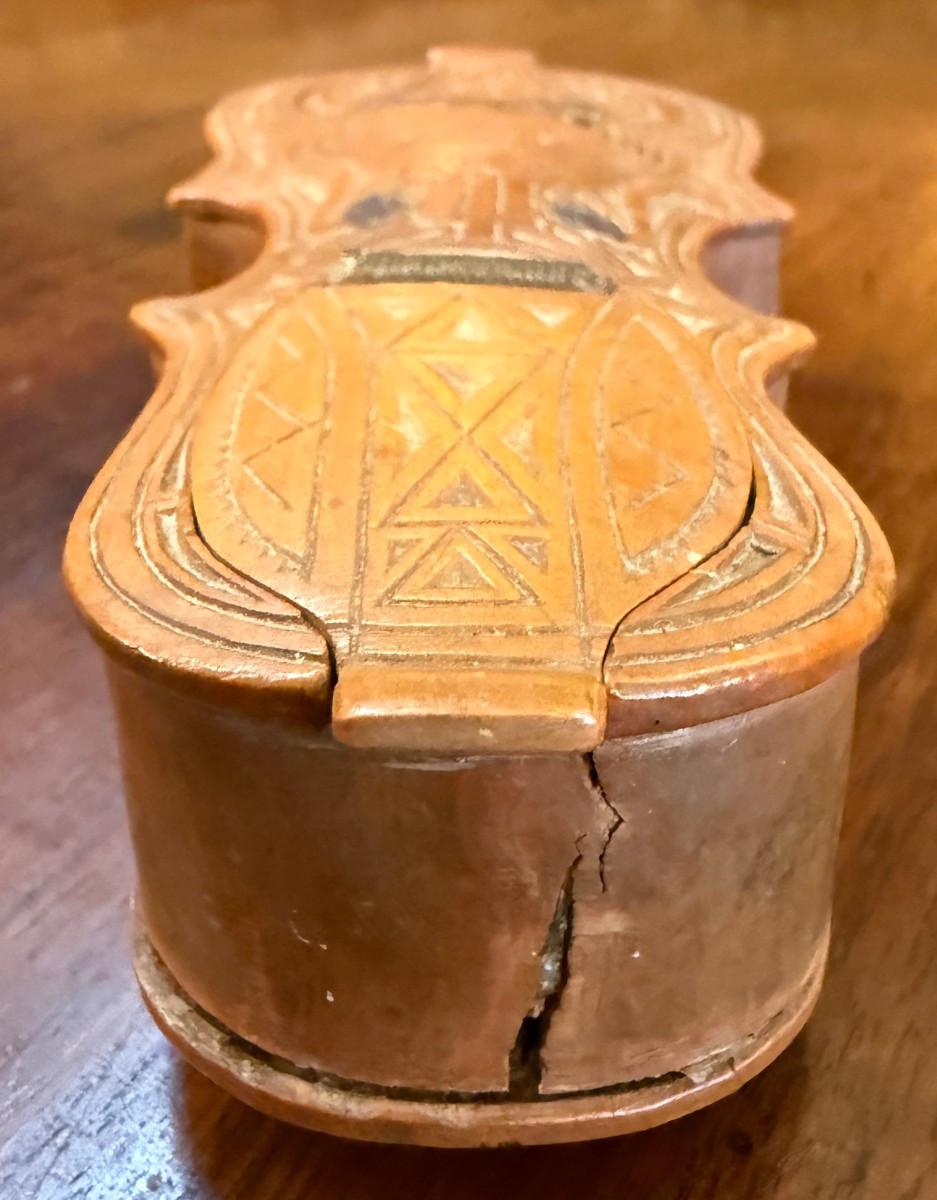 Boxwood Snuffbox Louis XV Period In The Shape Of A Violin Dated 1776-photo-3