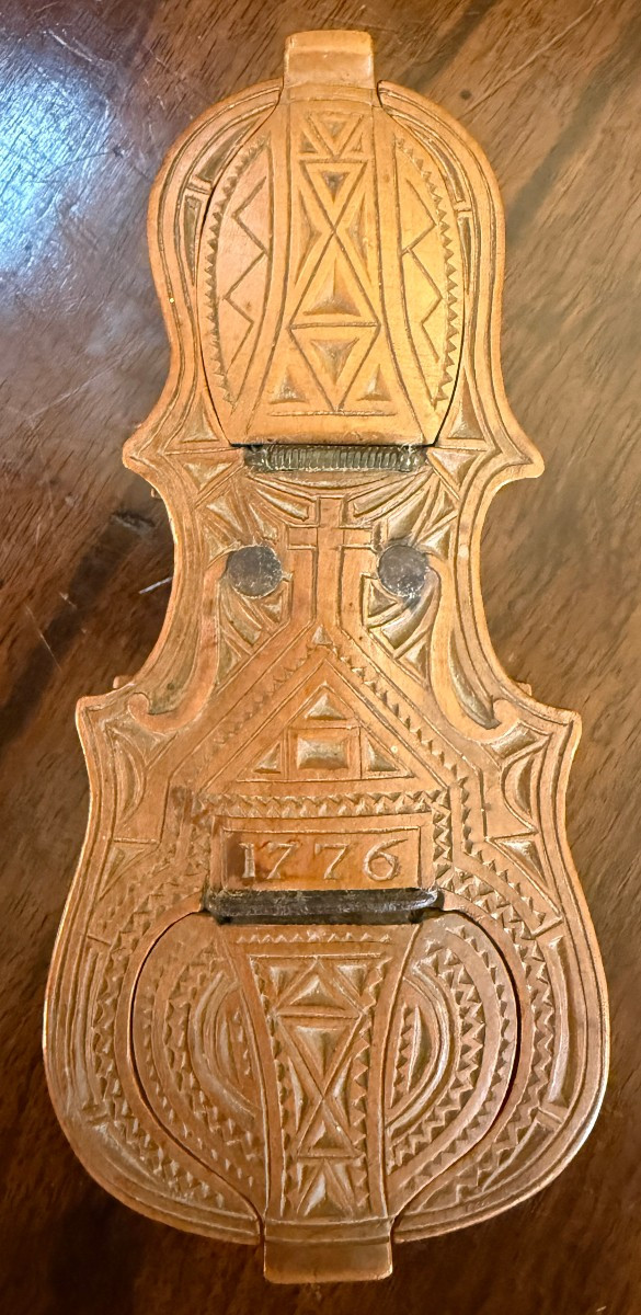 Boxwood Snuffbox Louis XV Period In The Shape Of A Violin Dated 1776