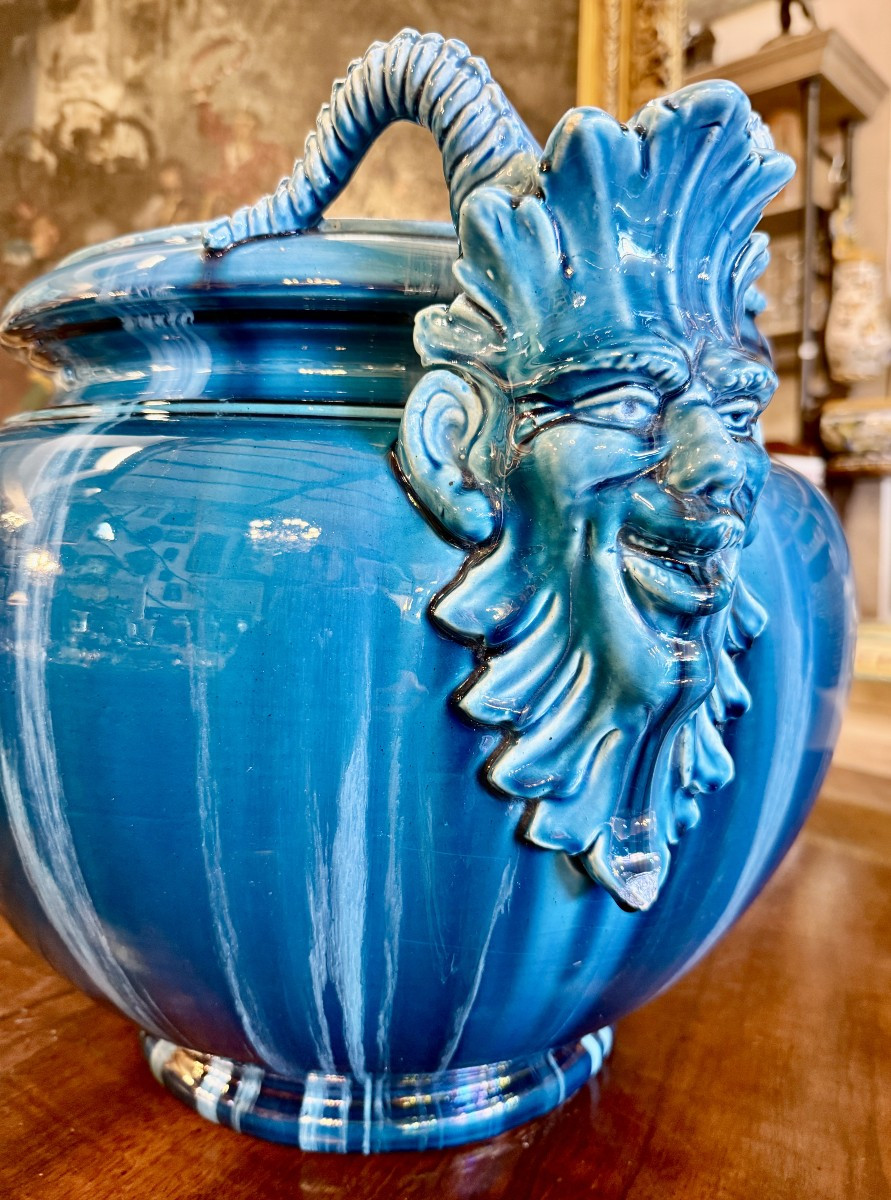Jérôme Massier colonne cache-pot  céramique  bleue têtes de satyres  et pattes de lion 100 cm-photo-4