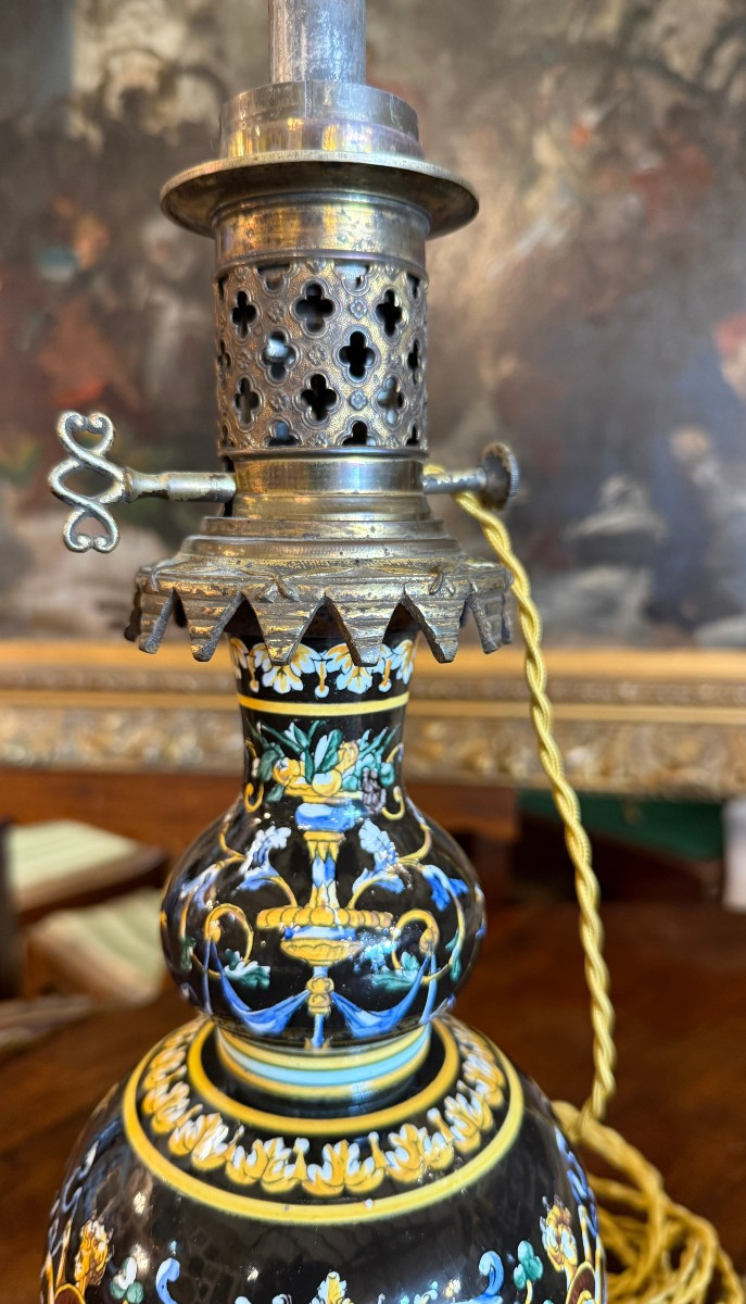 Gien paire de lampes à pétrole en faïence décor renaissance fond noir fin XIXème-photo-3
