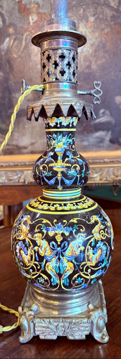 Gien paire de lampes à pétrole en faïence décor renaissance fond noir fin XIXème-photo-2