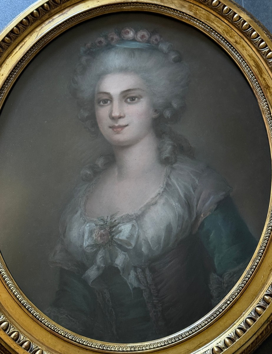 Grand pastel portrait de jeune femme élégante aux roses dans le goût du XVIIIème-photo-3