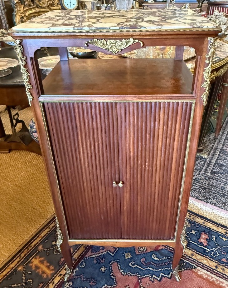 Petit meuble étagère à rideau acajou marqueterie de cube époque Napoléon III fin XIXème