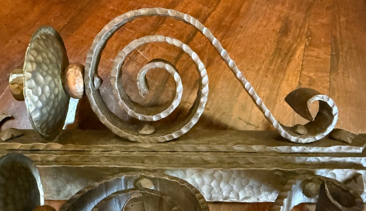 Paire d'appliques Art Déco en fer forgé et cuivre martelé -photo-4