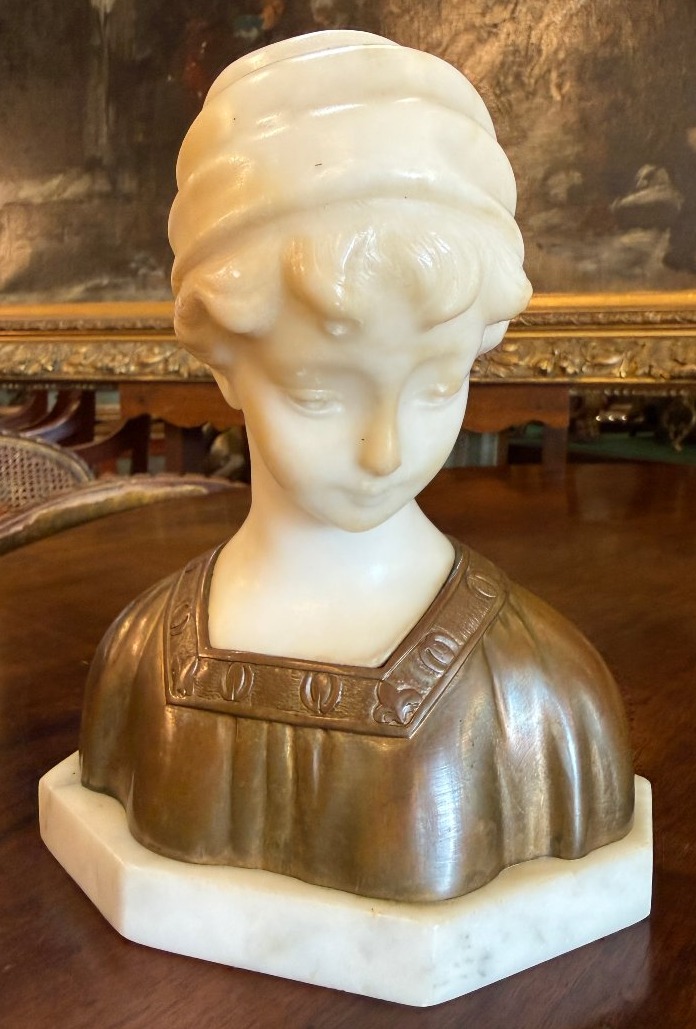 Small Bust Sculpture Of A Young Woman In Alabaster, Gilded Bronze, And Marble By René Maquet, Late 19th Century