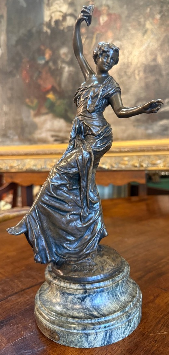 Sculpture bronze femme au loup dansant par Gustave Dussart  fin XIXème