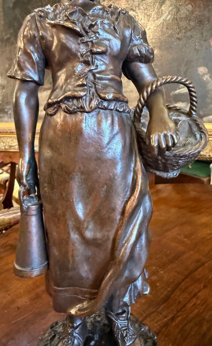 Sculpture bronze jeune femme au bidon de lait et au panier par Paul Dubois .-photo-3