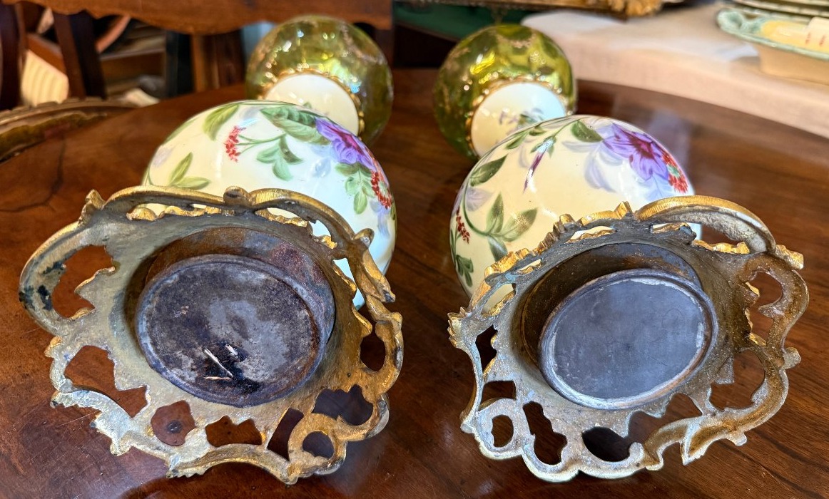 Paire de lampes à pétrole en porcelaine de Paris à décor de volubilis époque Napoléon III -photo-7