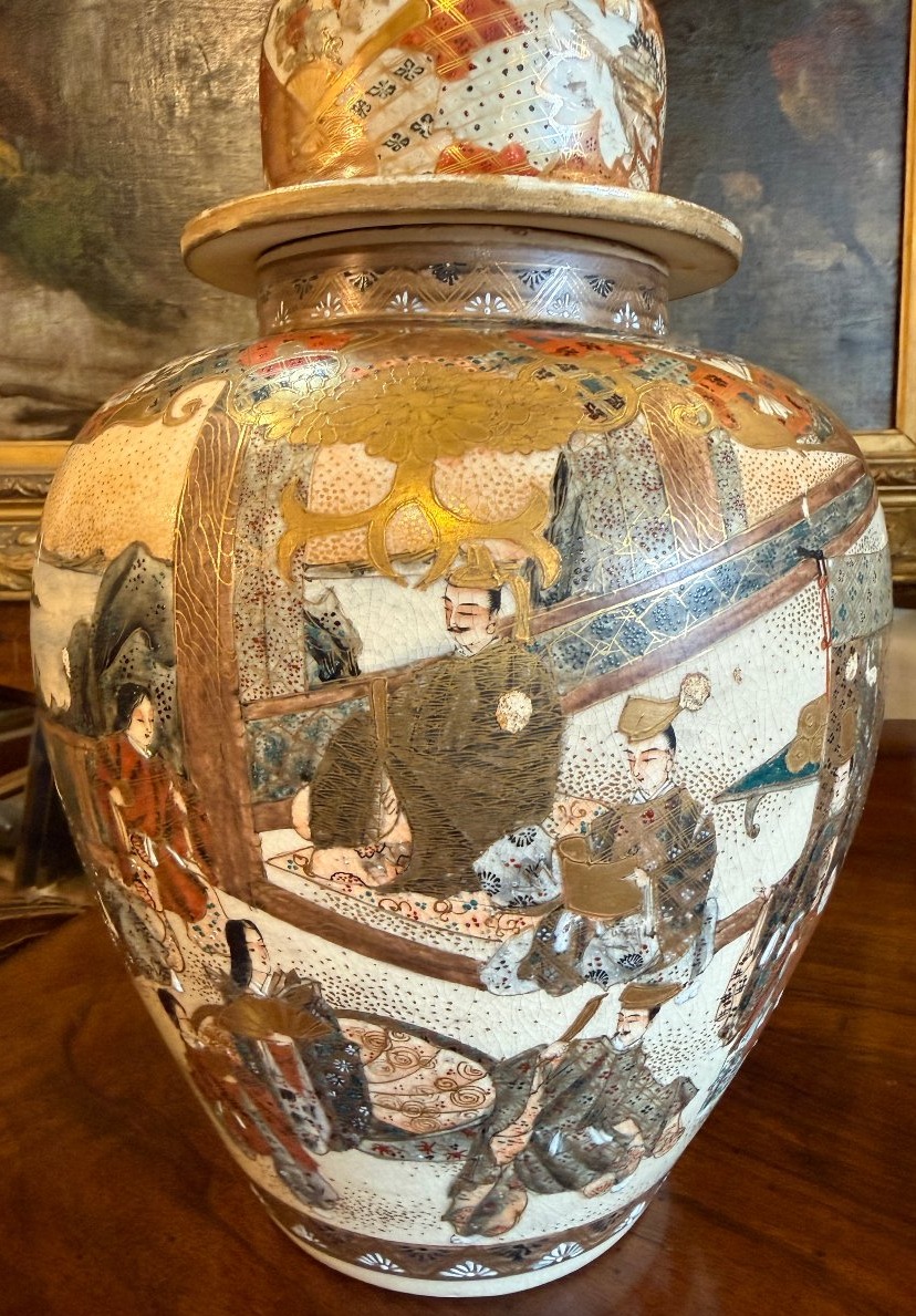 Japon Satsuma paire de vases couverts en faïence ère Meiji (1868-1912)-photo-3