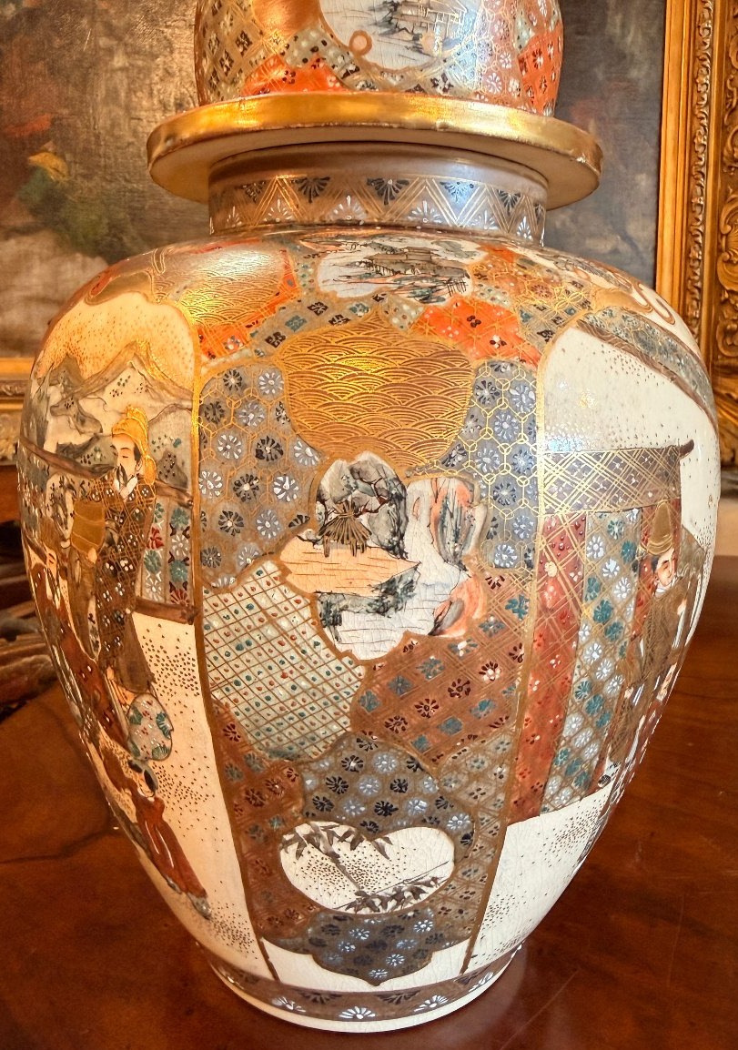 Japon Satsuma paire de vases couverts en faïence ère Meiji (1868-1912)-photo-5
