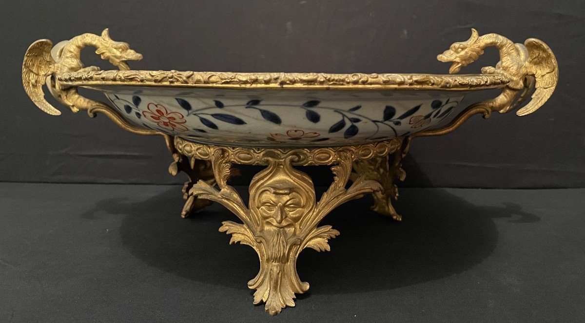 Flat Japanese Dish With Imari Decoration From The Early 19th Century, Set In A Gilded Bronze Frame Featuring Dragons From The Napoleon III Era -photo-2