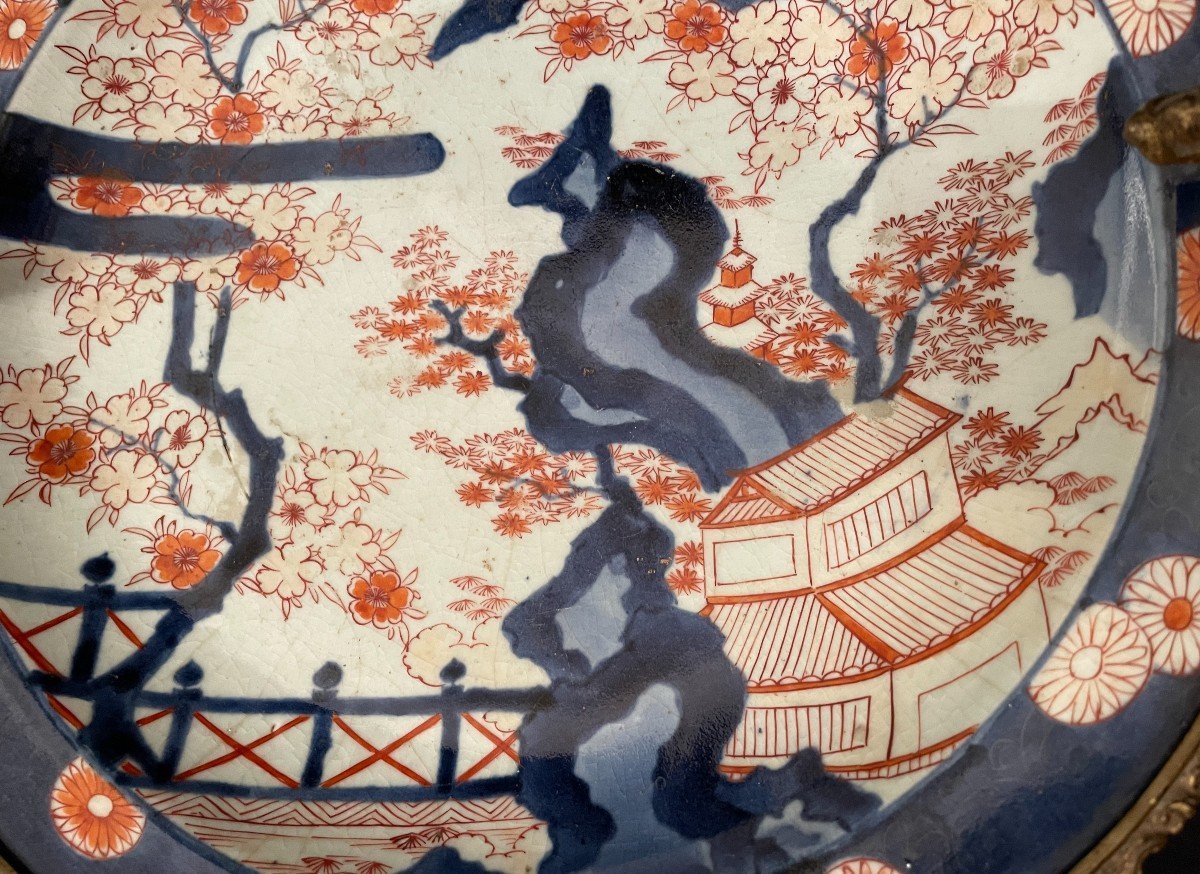 Flat Japanese Dish With Imari Decoration From The Early 19th Century, Set In A Gilded Bronze Frame Featuring Dragons From The Napoleon III Era -photo-3