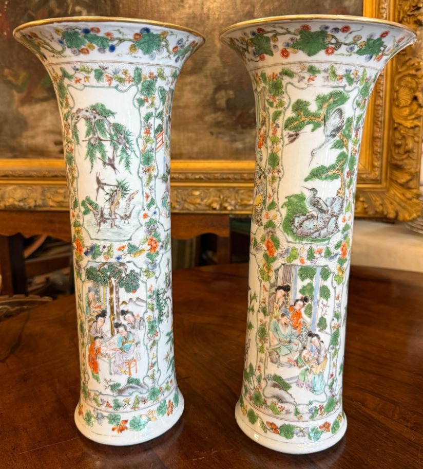 Chine paire de vases cornets en émaux de Canton famille verte fin XIXème