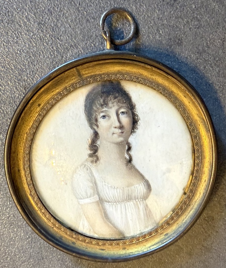 Miniature époque premier empire jeune femme en robe blanche début XIXème