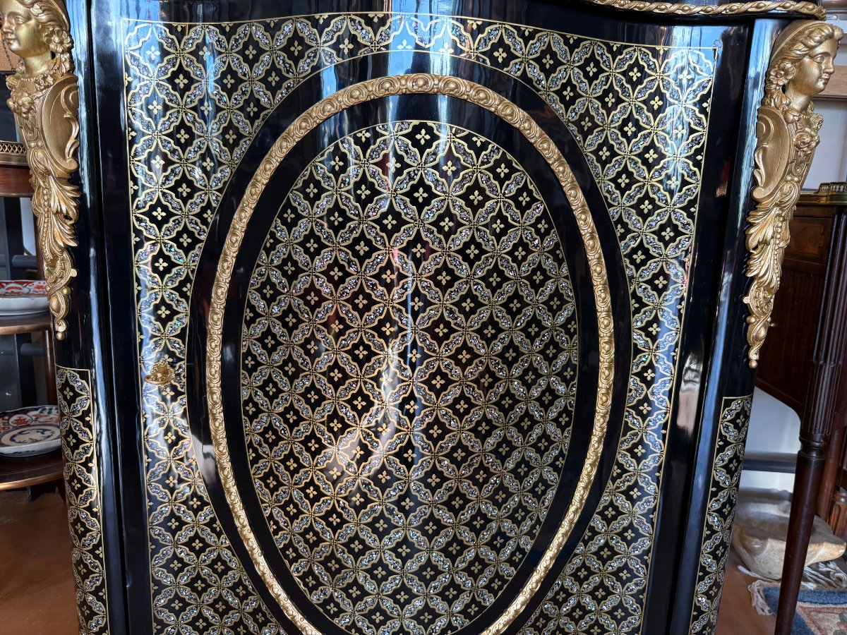 Napoleon III-era Double-curved Sideboard With Elaborate Mother-of-pearl And Brass Marquetry-photo-4