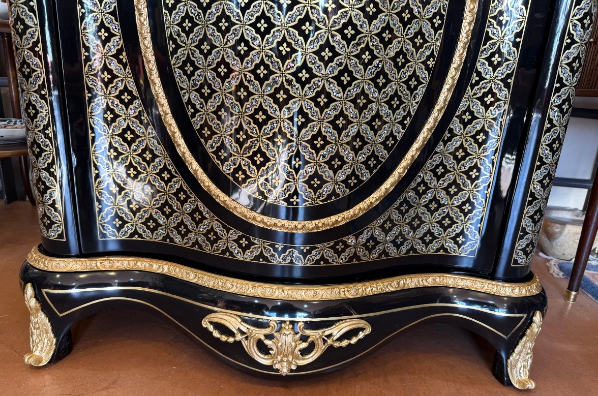 Napoleon III-era Double-curved Sideboard With Elaborate Mother-of-pearl And Brass Marquetry-photo-1
